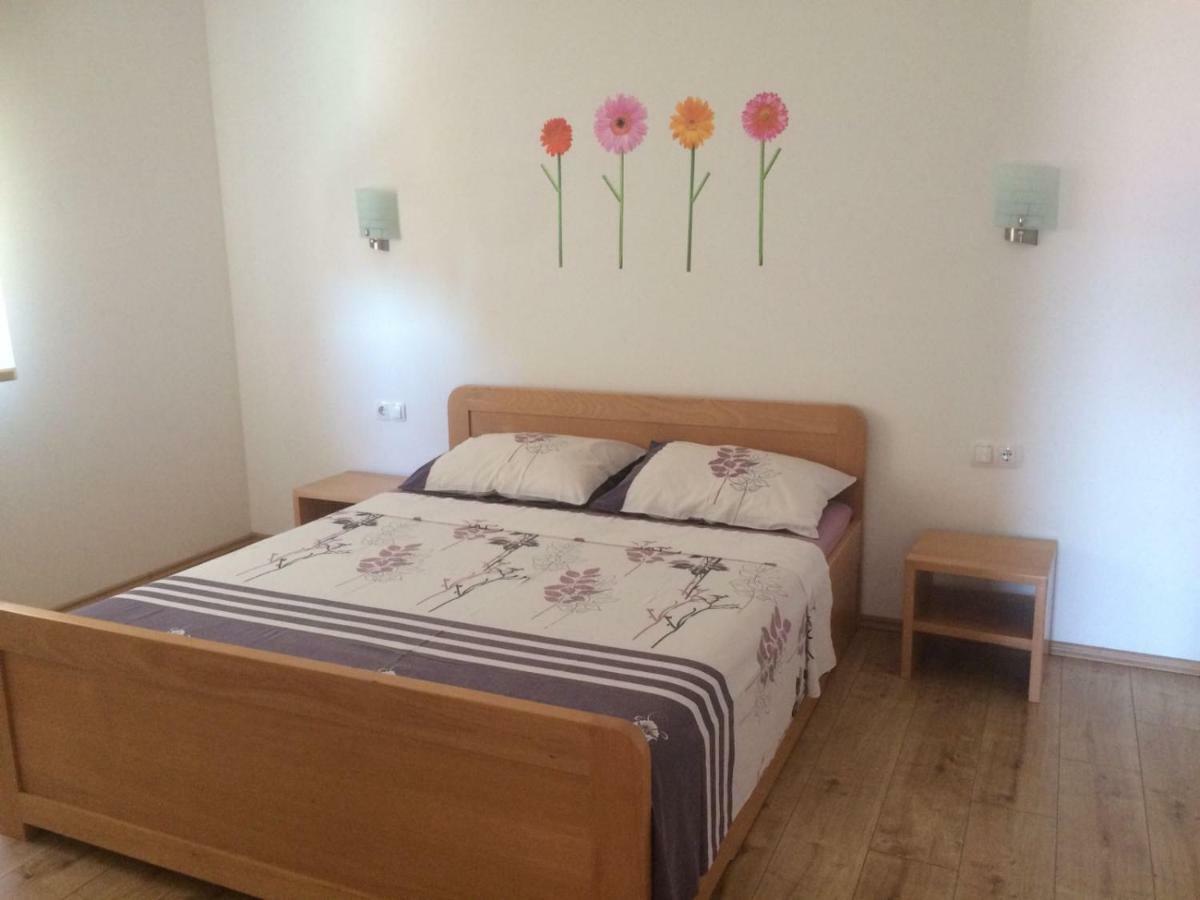 אומיס Apartmani "Grgic" מראה חיצוני תמונה